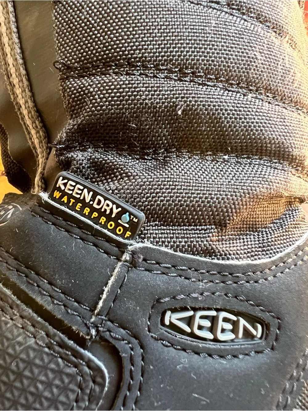 KEEN Kids Black Winter Boots size 1 - Waterproof Boots, Non-Marking Sole